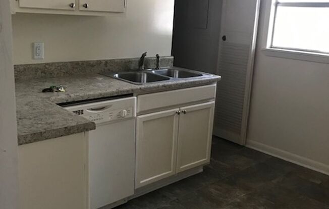 2 Bedroom - 5 Points area within walking distance to UGA