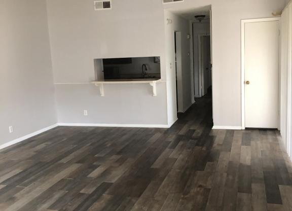 1865 WOODVINE LN