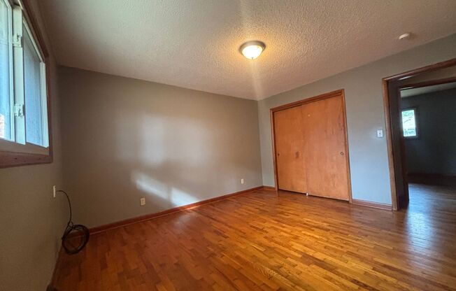 2 beds, 1 bath, $950