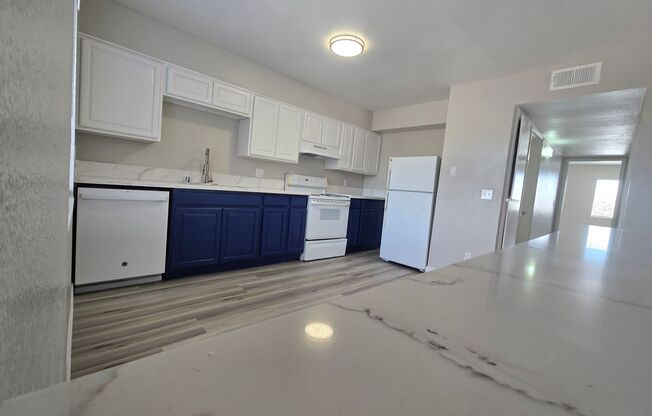 2 beds, 2 baths, 875 sqft, $1,455.5, Unit 5