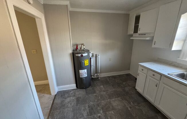 3 beds, 1 bath, $1,050