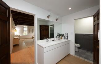 350 E 84 ST