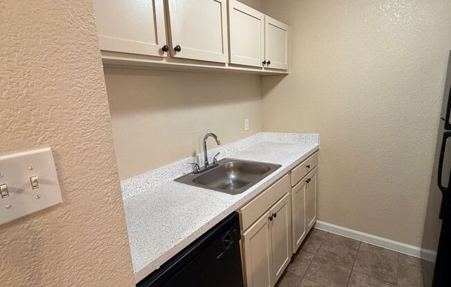 1 bed, 1 bath, 682 sqft, $905, Unit 717