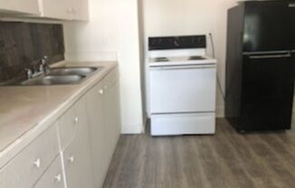 3 beds, 1 bath, $1,650, Unit 3