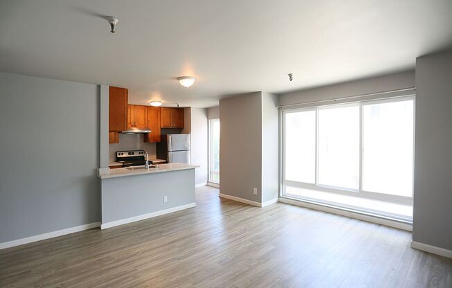 2 beds, 1 bath, $3,095