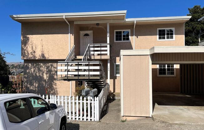 Beautiful 3 bedroom, 2 bathroom home in duplex with large deck for rent