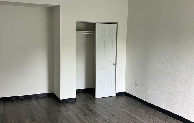 Studio, 1 bath, 300 sqft, $1,525, Unit 16