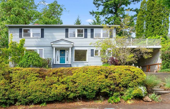 Sprawling 6 bed / 3.5 bath Home in Hillsdale w/ Patio & Large Yard