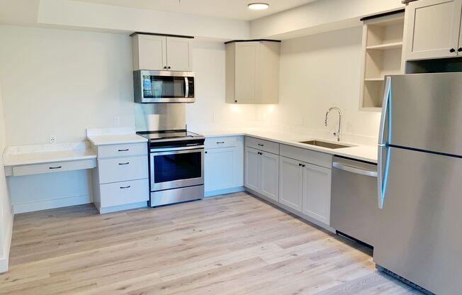 Luxury living in the heart of Sellwood!!!