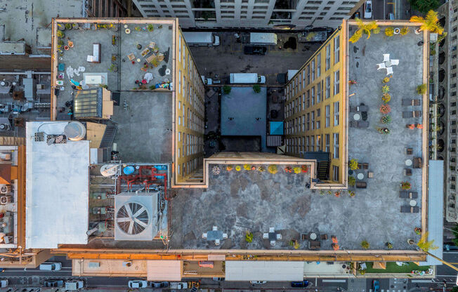 215 W 7th St