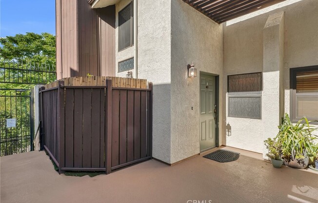 6323 Reseda Blvd 34