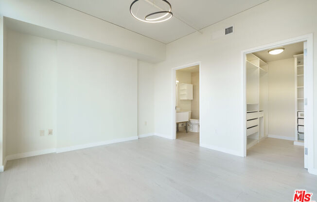 2 beds, 2.5 baths, 1,650 sqft, $4,995, Unit 716