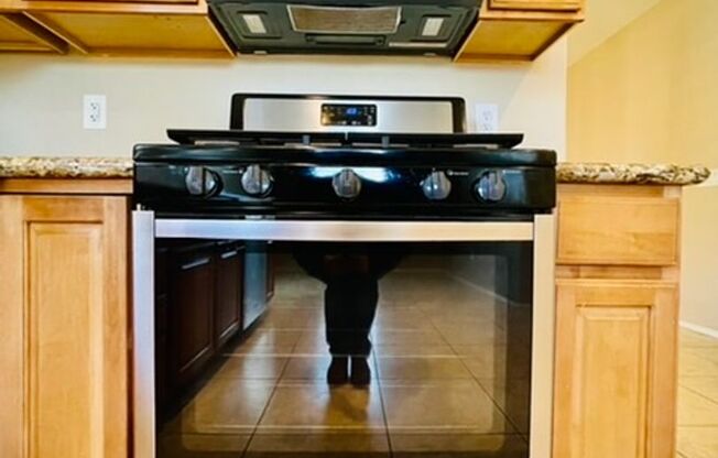 3 beds, 2 baths, $1,895
