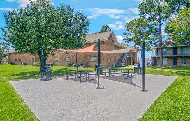 Baton Rouge apartment with picnic area