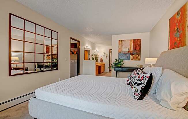 Eagle Ridge Bedroom Bathroom Apartments in Colorado Springs, CO