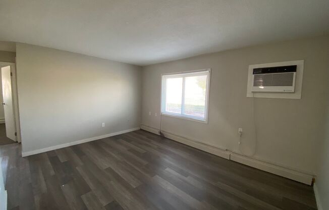 2 beds, 1 bath, 700 sqft, $695, Unit 1215 18th St #05