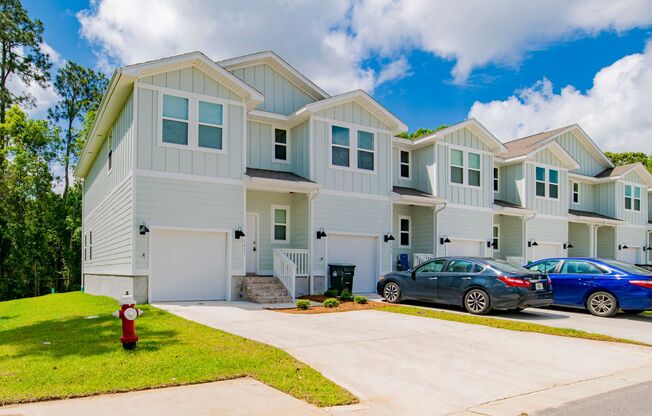 Modern Townhome with Community Pool