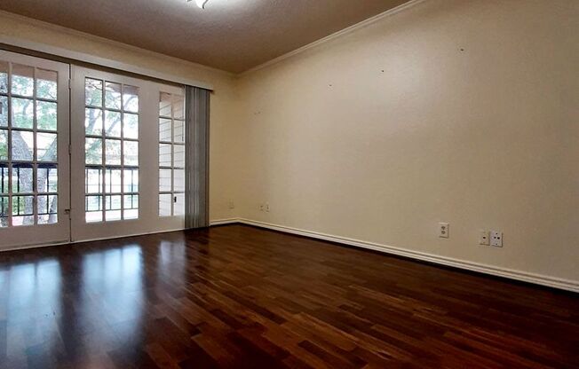 Gorgeous Condo in the heart of Addison!