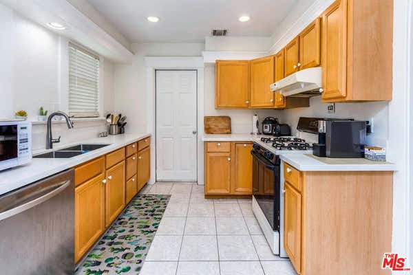 3 beds, 2 baths, 1,900 sqft, $4,890