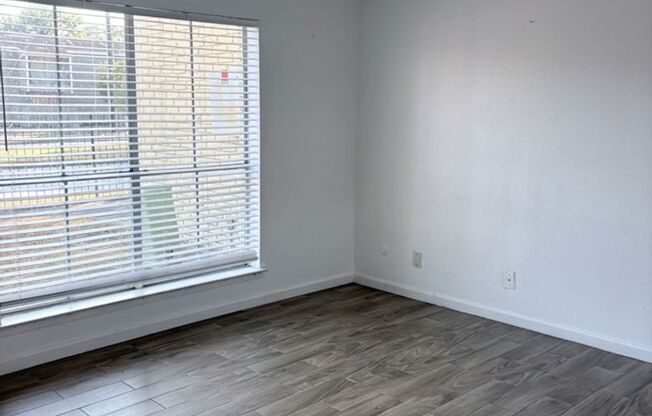 3 beds, 2 baths, $1,200, Unit # 2707