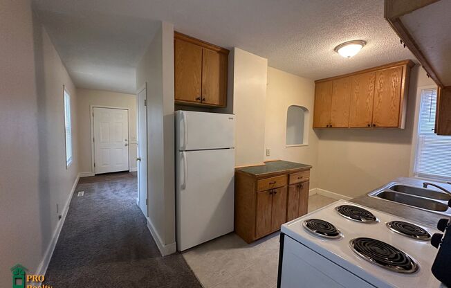 2 beds, 1 bath, 700 sqft, $1,195, Unit 01