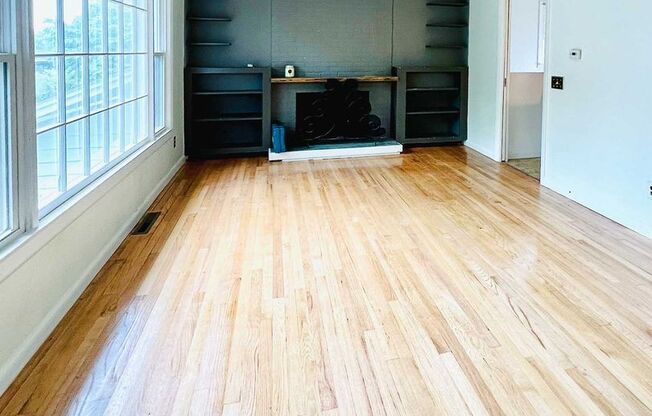 5 bedroom, 1.75 bathroom house (29 East Terrace)