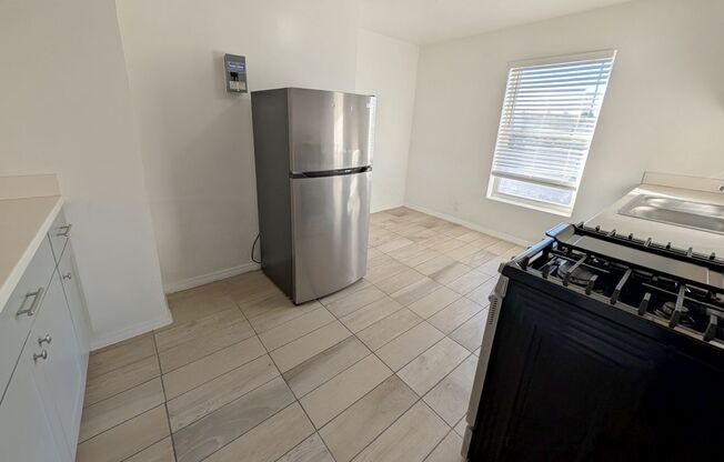 1 bed, 1 bath, 500 sqft, $650, Unit 2038 NW 25th St, #12E