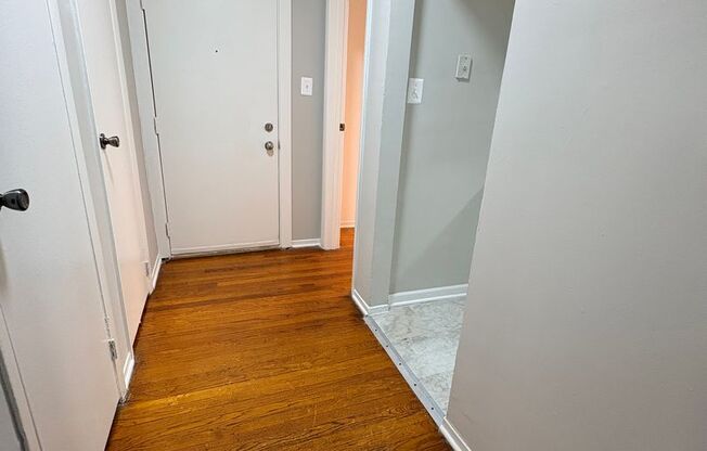 2 beds, 1 bath, 672 sqft, $1,165, Unit CA 133-2E