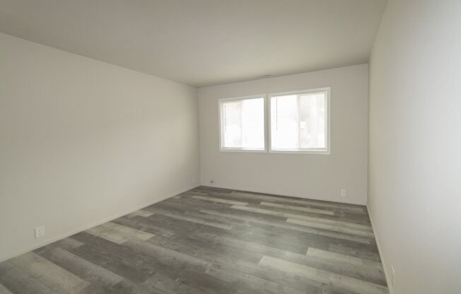 2 beds, 1 bath, 784 sqft, $1,100, Unit 1802 2W