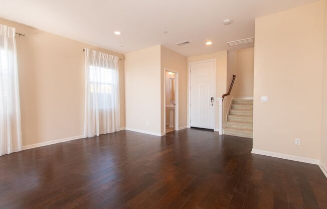 4 Bed / 2.5 Bath Home with Premium Panoramic Views in Sorrento Valley!