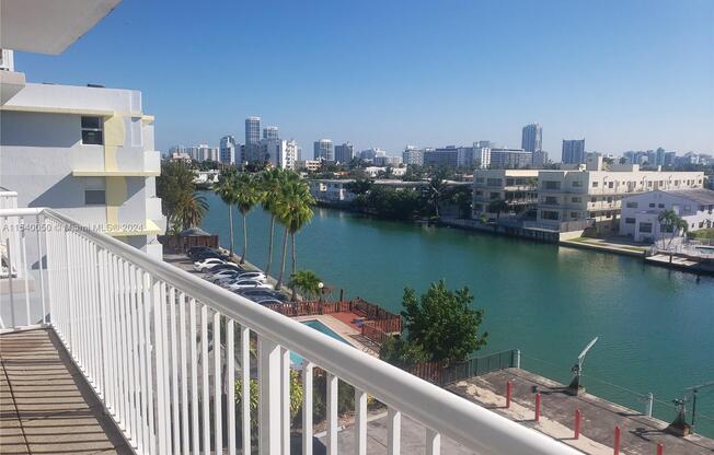 110 S Shore Dr Apt 3A