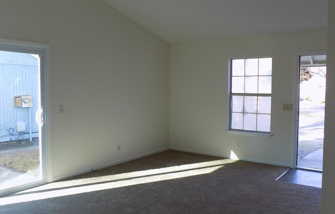 3 Bedroom Home Close to Georgia Southern's Armstrong Campus.