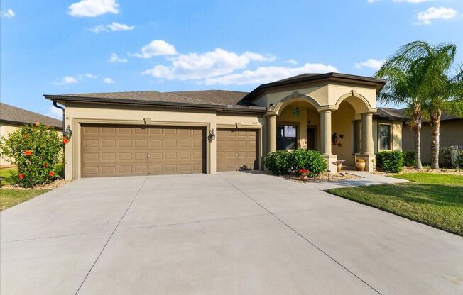 Gorgeous 4-Bedroom, 3-Bathroom Pool Home in Wimauma