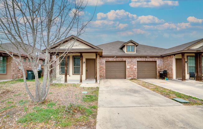 NICE 3 BEDROOM DUPLEX LOCATED IN KYLE, TEXAS!