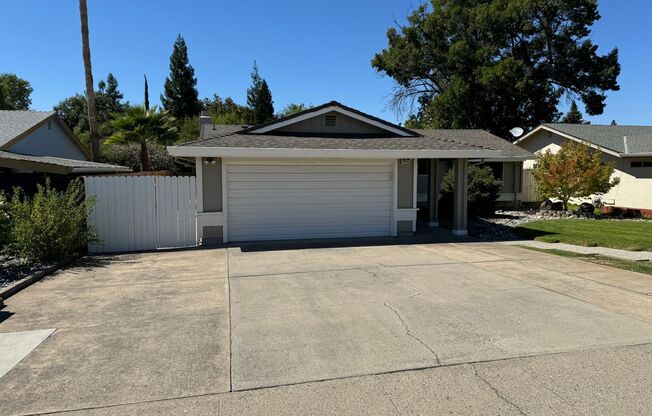 BEAUTIFUL SINGLE STORY 3 BED 2 BATH 2 CAR GARAGE IN CITRUS HEIGHTS