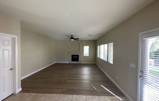 Beautiful 4 bedroom home In Paseos Summerlin - minutes from DT Summerlin and Red Rock Canyon!!