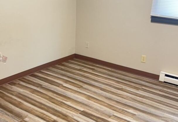 1 bed, 1 bath, 560 sqft, $700, Unit 1350 - 2