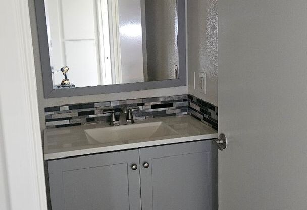 2 beds, 1 bath, 960 sqft, $2,425, Unit 07