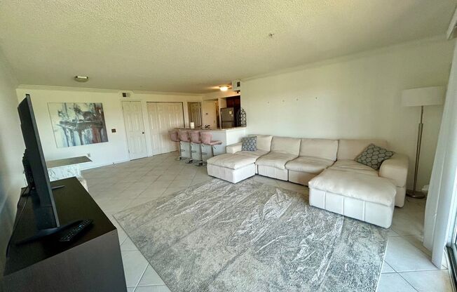 2 beds, 1 bath, $1,995, Unit APARTMENT 827