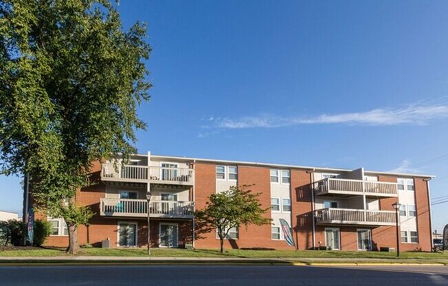 201 223 W SAINT CLAIR ST