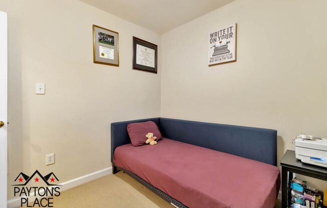 Renovated Condo with parking included