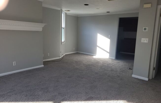 2 beds, 1 bath, $1,250, Unit Unit 2