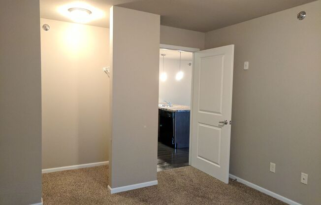 2 beds, 1 bath, 895 sqft, $1,040, Unit 2360-304