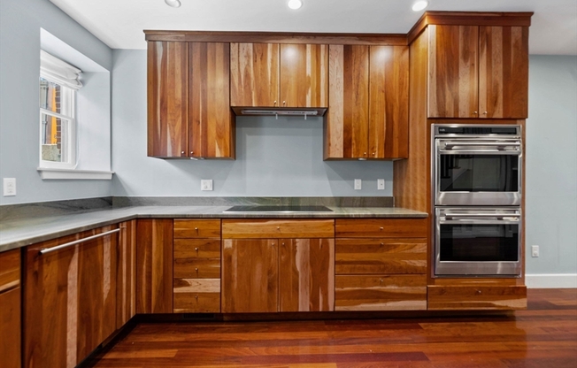 32 CLARENDON