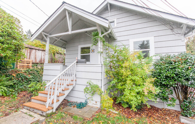 Charming 2-Bedroom, 2-Bathroom House on South Garden Street, Seattle