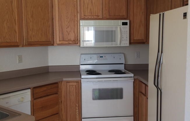 3 bedroom 2 bath Townhouse with loft in Chandler - AZ Avenue & Frye Rd
