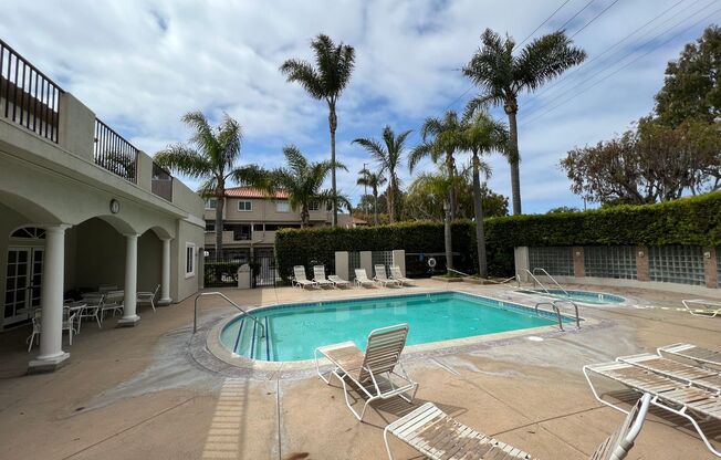 3 Blocks To Downtown! Upper: 3 Bedroom 3 Bath,