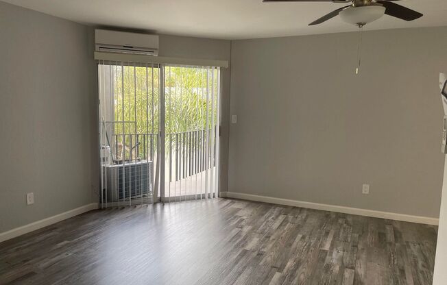 2 beds, 1 bath, 700 sqft, $2,395, Unit 75-43