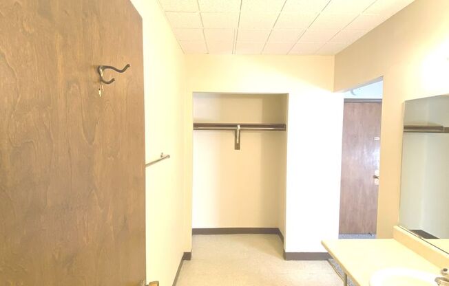Studio, 1 bath, $865, Unit 389