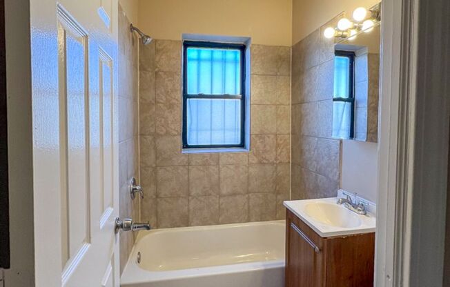 2 beds, 1 bath, $1,150, Unit 4840 #1N